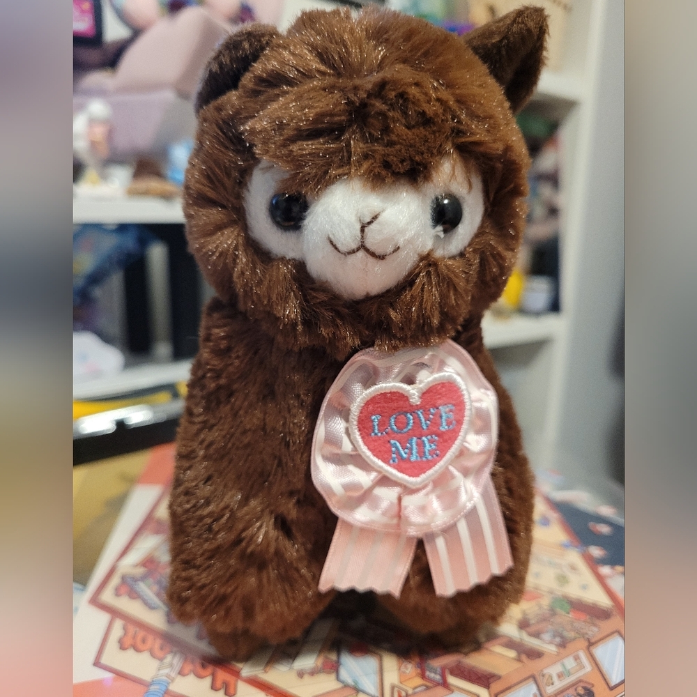 Alpacasso Amuse Chocolate colour Love Me plush Valentines NWT
